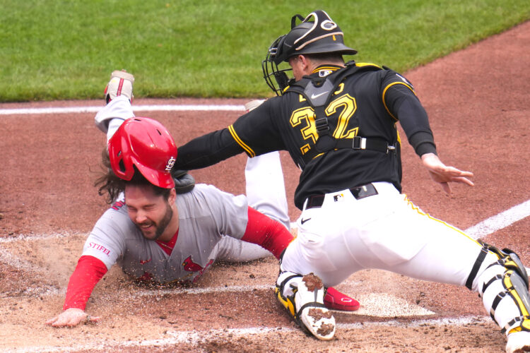 Former WVU player stings Pirates